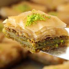 باقلوا گردو و پسته نيم کيلويي
